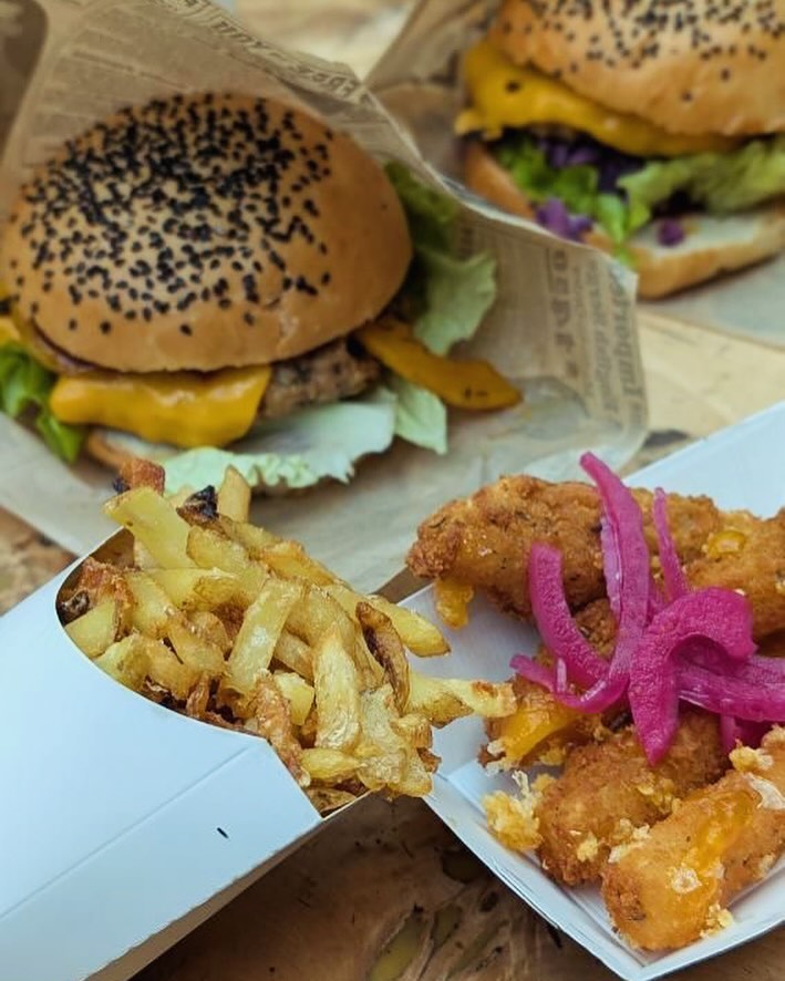 burger et frites maison servis à l'espace Bolieu (Bègles)